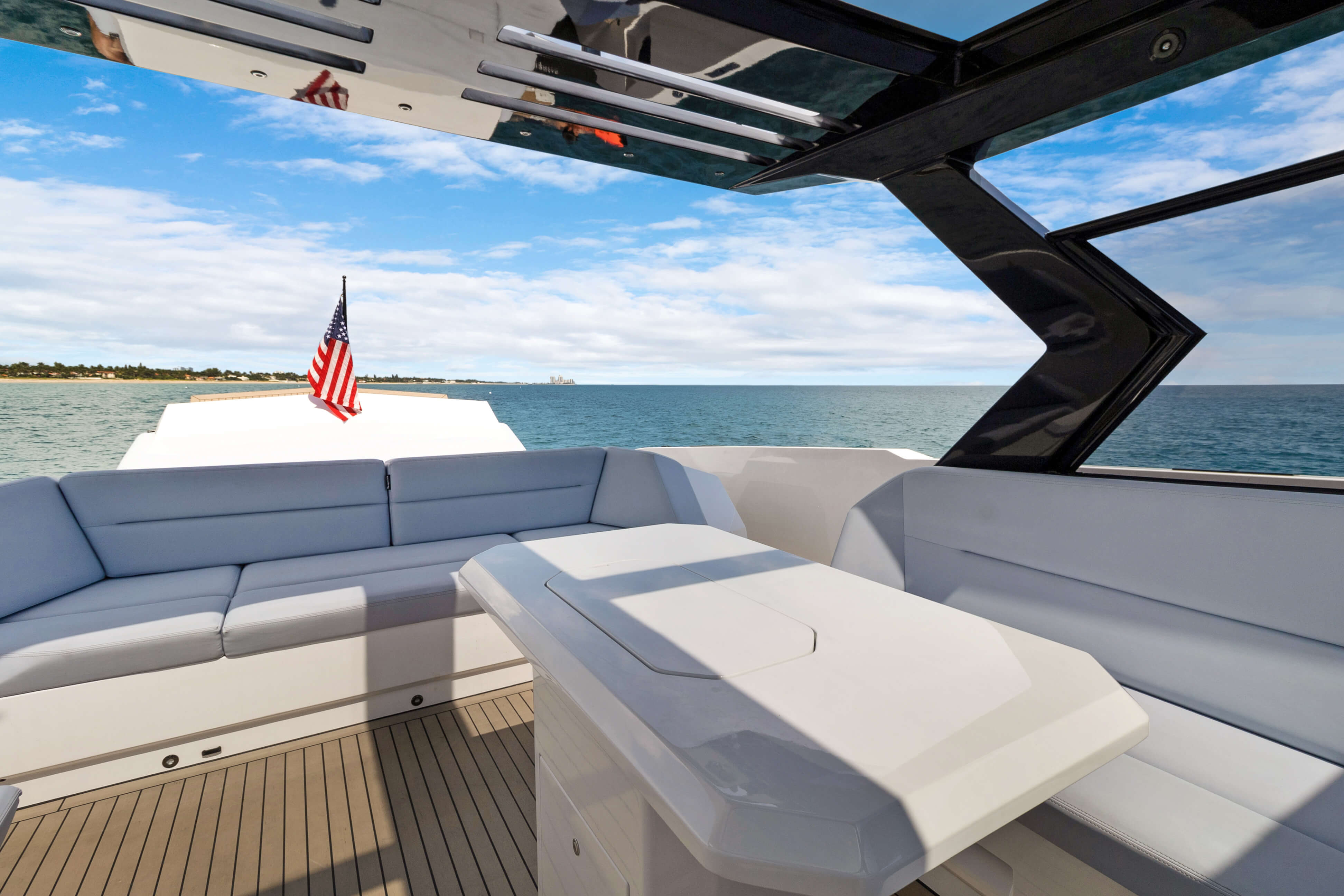 Yacht Photo 9